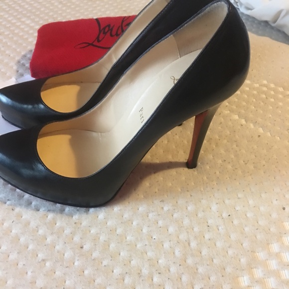 Christian Louboutin Rolando 39.5 fit 8 snug on 8.5 - Picture 3 of 8